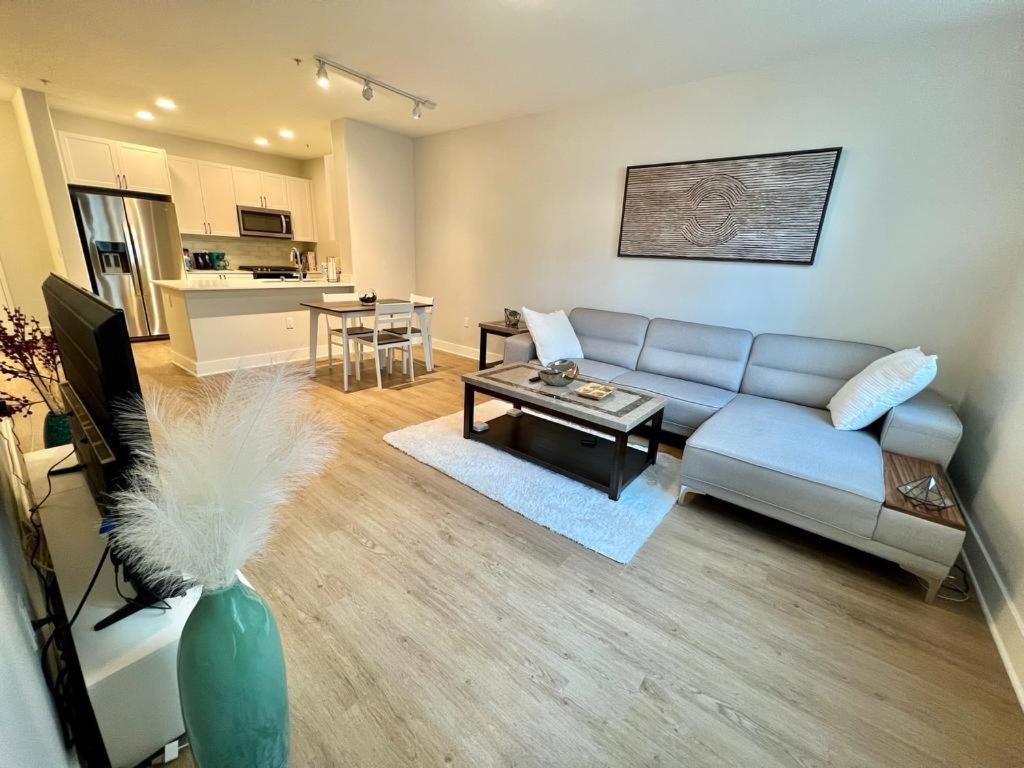 Miracle Mile Apartments — Kuvat 2