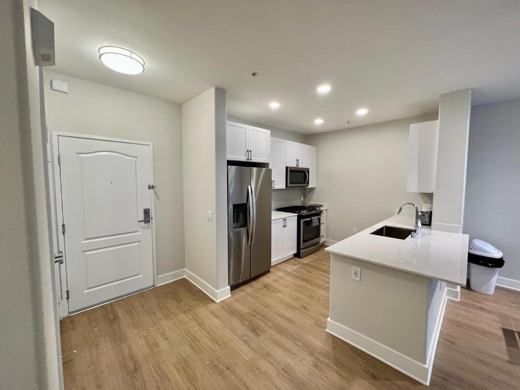 Miracle Mile Apartments — Kuvat 1